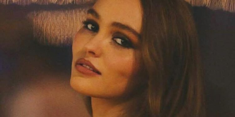 ابنة جوني ديب فخورة بإنجازاته