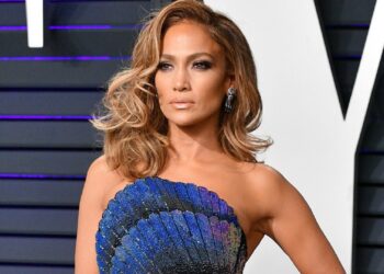 جينيفر لوبيز تشتري قصر جديد