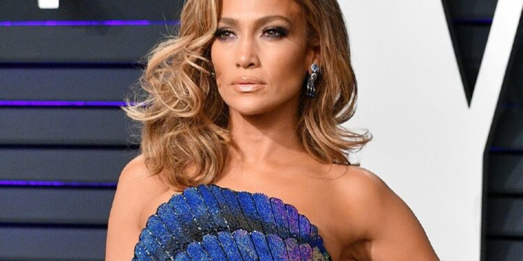 جينيفر لوبيز تشتري قصر جديد