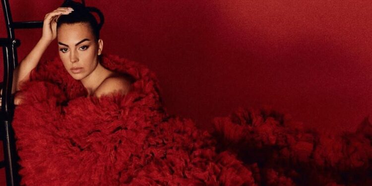 جورجينا تريد من المتابعين التعرف على جوهرها