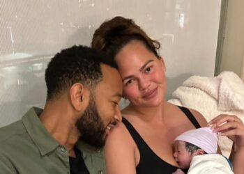 طفل رابع لجون وكريسي بعد 5 أشهر من ولادة الثالث