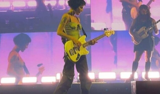 أجواء حماسية تجمع هالزي مع الجمهور البحريني