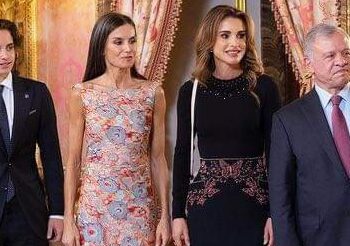 الملكة رانيا بإطلالة خاطفة