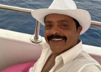 محمد هنيدي بشنب كبير في “البريمو”