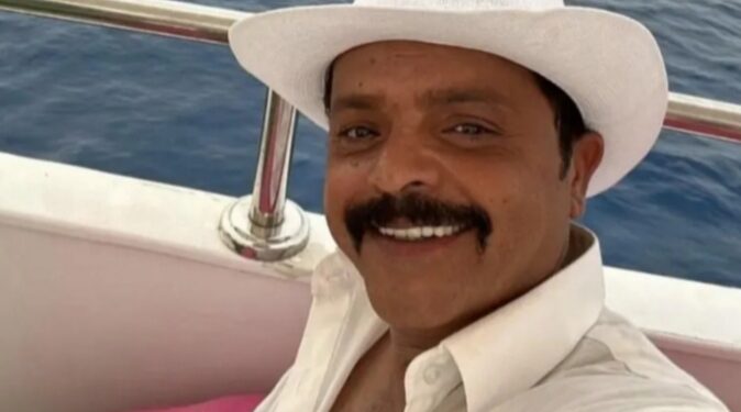 محمد هنيدي بشنب كبير في “البريمو”