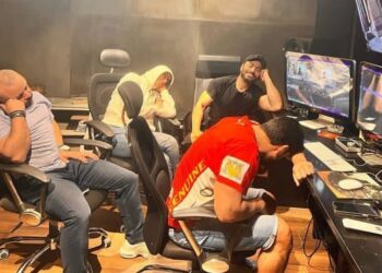 تامر حسني يشارك جماهيره موقفاً طريفاً