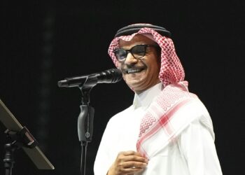 رابح صقر يطرب جمهوره في أبوظبي