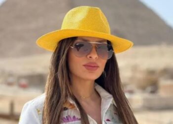 أمل غربي تطلق جديدها بين الأهرامات