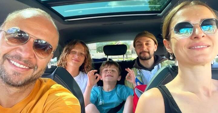 مكسيم خليل يحتفل مع العائلة