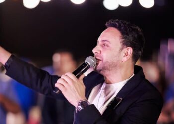 مصطفى قمر ينعي والدته الثانية