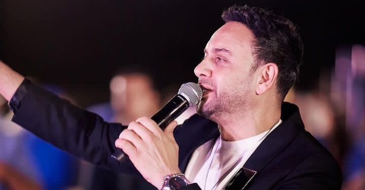 مصطفى قمر ينعي والدته الثانية