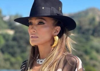 جنيفر لوبيز تحتفل بعيد ميلادها