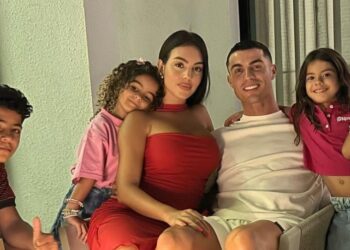 جورجينا تحتفل مع رونالدو والعائلة وتعلّق “المنزل”