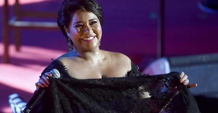 شيرين عبد الوهاب تنفي الشائعات وتهدد!