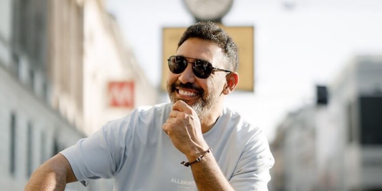 عمرو مصطفى في مقارنة مع فناني زمن الفن الجميل