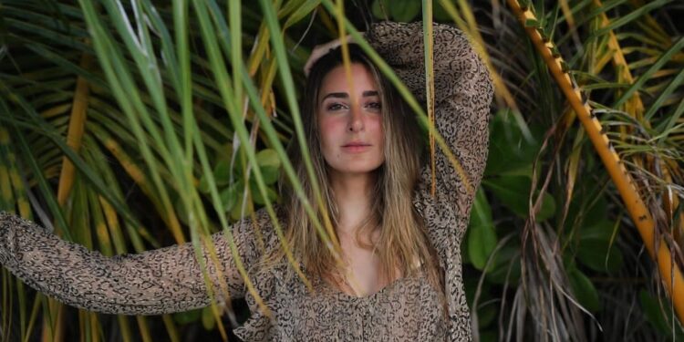 أمينة خليل تُشارك في فيلم بعد شهر من بدء تصويره!