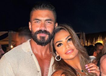 بهذه الكلمات احتفل خالد سليم بعيد زواجه