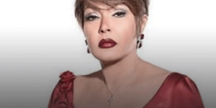 لوسي تتعامل بعدم الاهتمام مع…