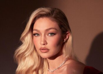 ما حقيقة مواعدة جيجي حديد لشخصية مشهورة؟