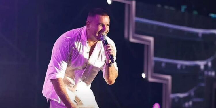 عمرو دياب يؤجل حفله المقرر في دبي.. والسبب!