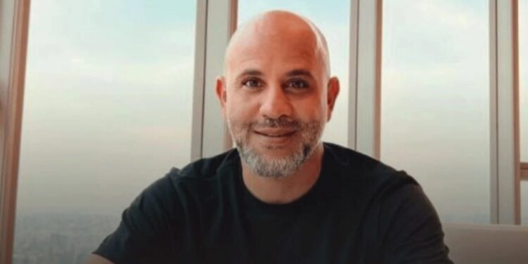 عزيز الشافعي يطلق “قولوا لولادكو”