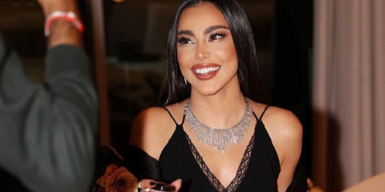 فاطمة المؤمن تواجه مصيرها بعد الحكم عليها