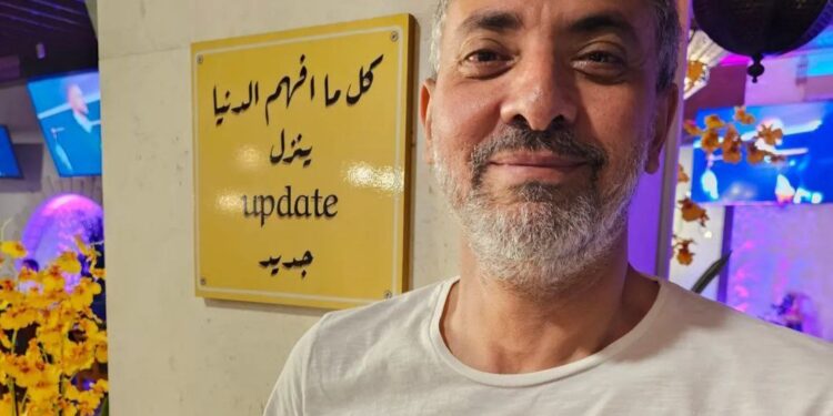 فتحي عبد الوهاب يدعم القضية الفلسطينية بطريقة ساخرة..