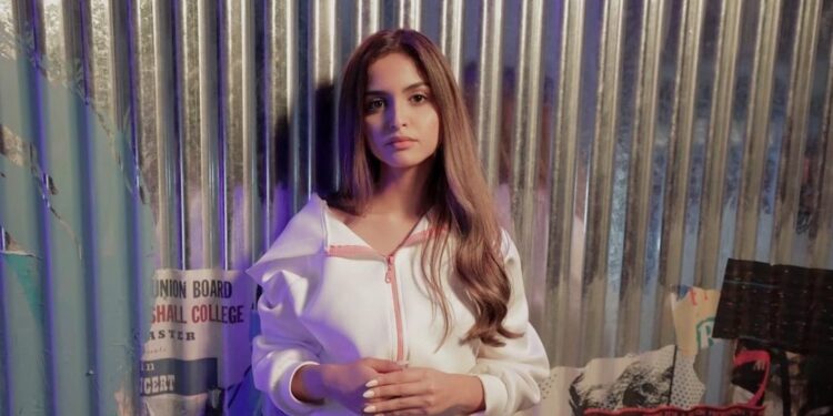 حلا الترك “الإمارات بلد ضد الاكتئاب”.. وهذا وجه الشبه مع سيلينا غوميز