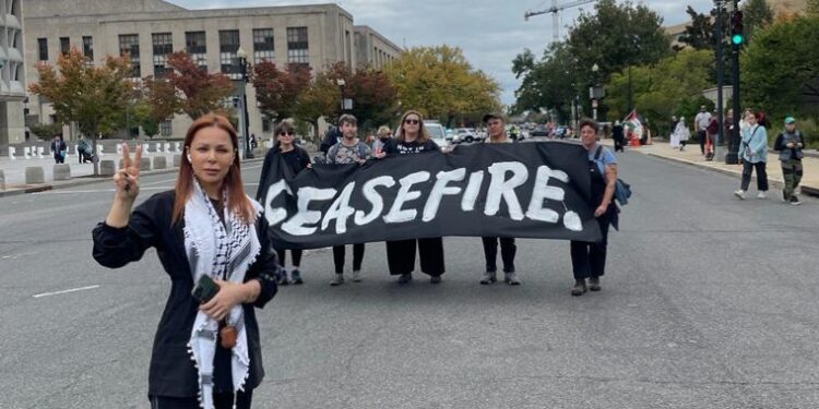 سوزان نجم الدين من أمام الكونغرس الأمريكي تقول “فلسطين”