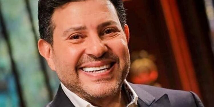 هاني شاكر يطمئن جمهوره بعد خضوعه لعملية جراحية