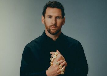 إنجازات ميسي خواتم ذهبية في يديه