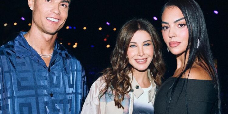 “نانسي عجرم” تثير الجدل بصورها في موسم الرياض