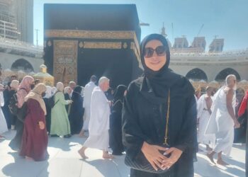 إنجي علاء في ظهورها الأول أمام الكعبة بعد طلاقها من يوسف الشريف