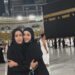 بسمة بوسيل تؤدي مناسك العمرة برفقة والدتها