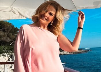 بعد غياب 22 عاماً “يسرا” تعود للمسرح في موسم الرياض