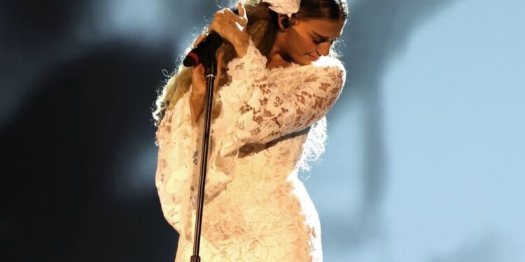 “إليانا” تبكي تأثراً من أجل فلسطين في مهرجان “الجونة السينمائي”