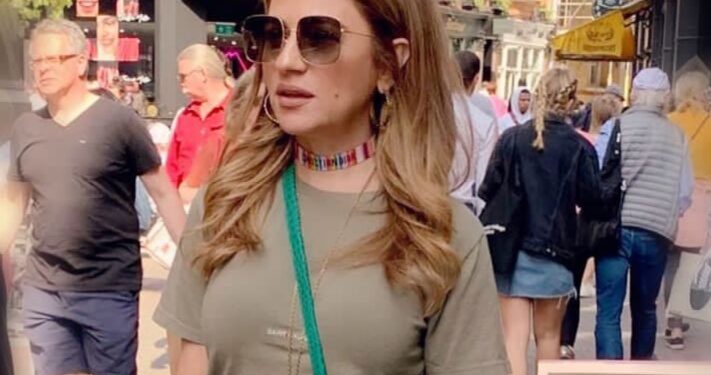 جوليا بطرس توجه رسالة لصحافي معتز عزايزة