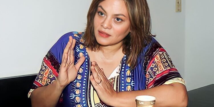 كاملة أبو ذكرى: “تدخل الفنان في عمل المخرج قلة أدب واسمح فقط لعادل إمام”