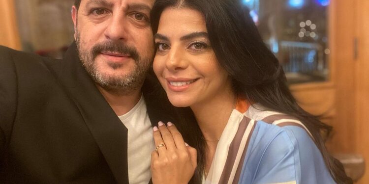 “طوني عيسى” يحتفل بعيد ميلاد زوجته