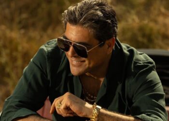 وائل كفوري” يقبل هدية “صابر الرباعي” ويغني “صرخة”