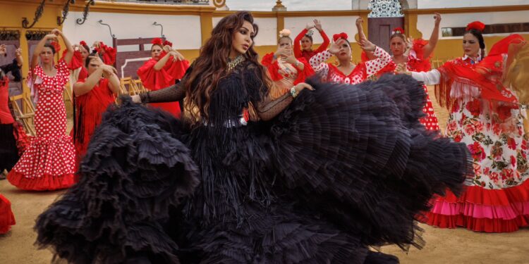 أحلام الشامسي تحتفل بـ “أخفي الهوى”