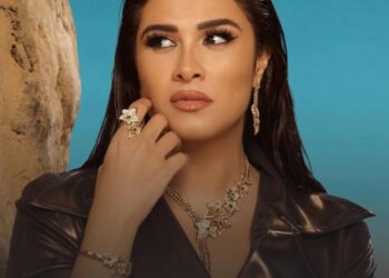 ياسمين عبد العزيز بجانب طليقها في المستشفى