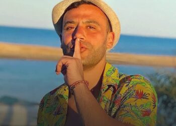 محمد إمام ينفي منعه لوالده من الظهور الإعلامي