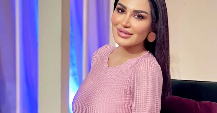 “سارة نخلة” تنتقد عمرو دياب وألبوم “مكانك”