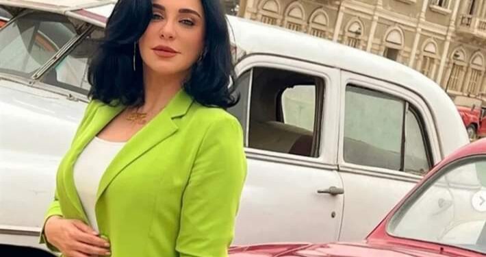 سلاف فواخرجي: “اخترت البقاء في وطني ولم أستطع أن أعيش الحزن على أمي بسبب…”