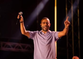 “هيجيلي موجوع” لتامر عاشور تتصدر بيلبورد