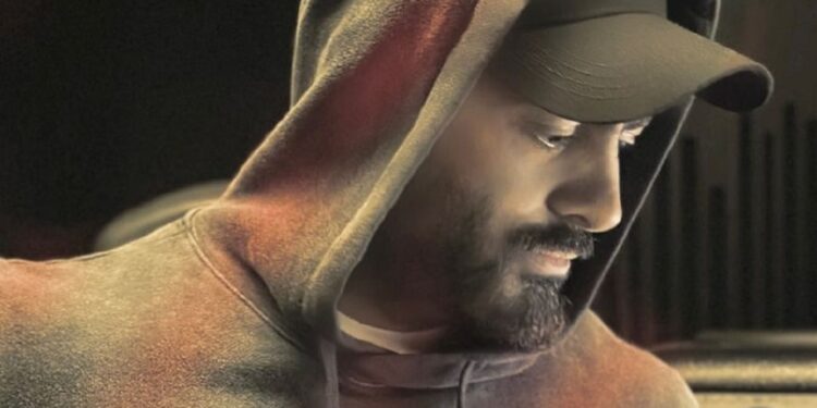 تامر حسني يوجه رسالة لجمهوره من خلال “معلش”