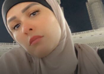 ياسمين عبد العزيز تؤدي مناسك العمرة