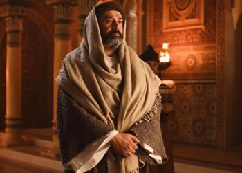 كريم عبد العزيز يروّج لشخصيته في “الحشاشين”