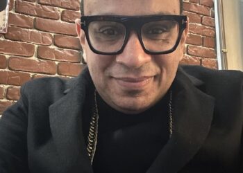 محمود الليثي يُغني تتر مسلسل “محارب”